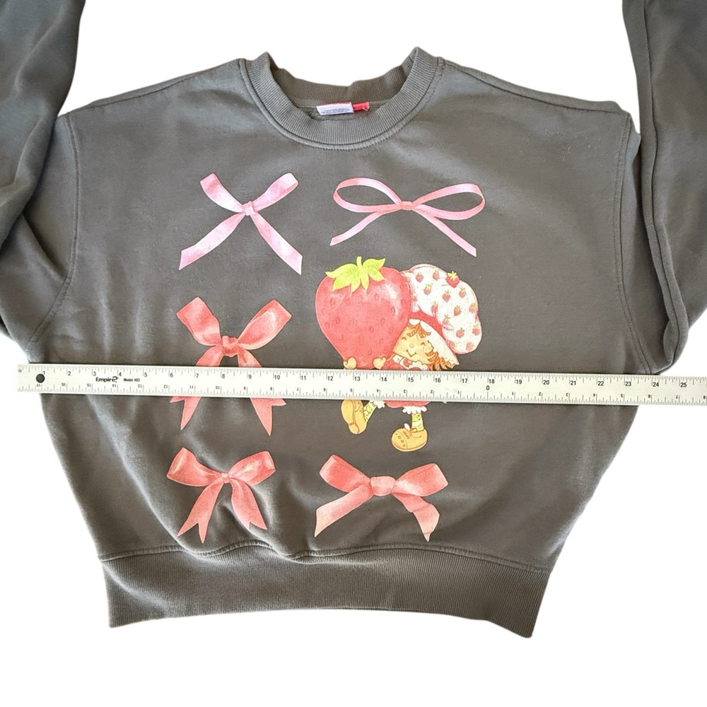 Strawberry Shortcake Sweatshirt with Bows – Retro Graphic Pullover – Size XS - Picture 11 of 12